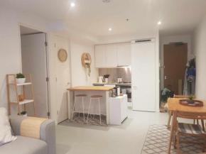 Cosy Beach Apartment with Free Secure Car Park.